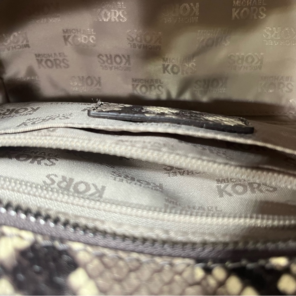 Preowned, excellent condition Michael KorsTina - image 7